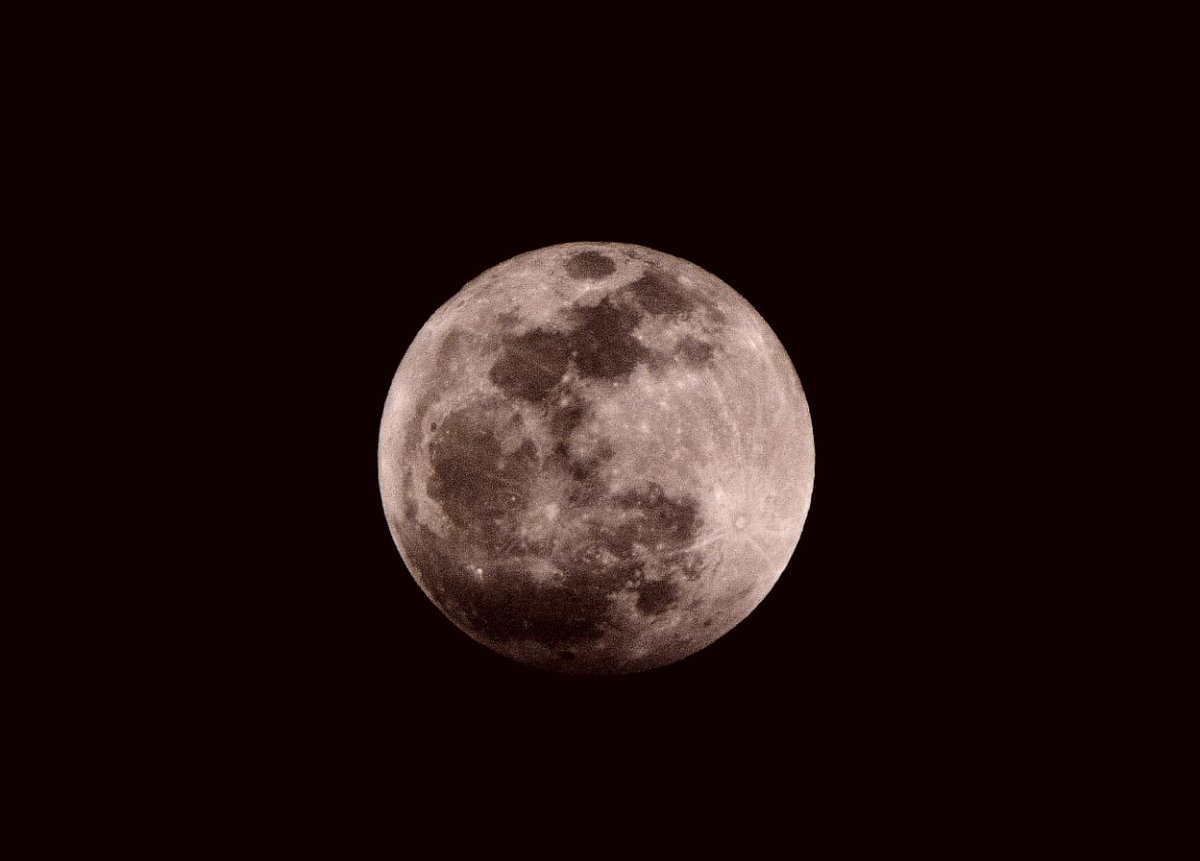Hermosa 'Luna Llena Rosa' de abril 23/04 /2024 Foto: ©Eliezer Name Z. /Fotoperiodismo