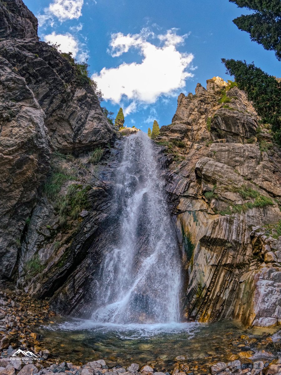 Waterfall in Koh e Safaid-Parachinar 🇵🇰 

#waterfall #naturephotography #Kohesaafaid #Parachinar #landscapephotography #majesticfalls #scenicbeauty #parachinarbeauty #parachinarview #waterfallinparachinar