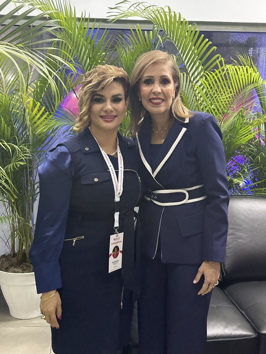 Orgullosa de mi Vice @ingridmendozap en el #Debates2024 #VoyAIngrid #IngridMendozaFP , estos debates abren oportunidades a la mujer , #FuerzaDelPueblo @FPcomunica , nuestro presidente con las mejores propuestas que garantizan el proceso de nuestra amada República Dominicana.