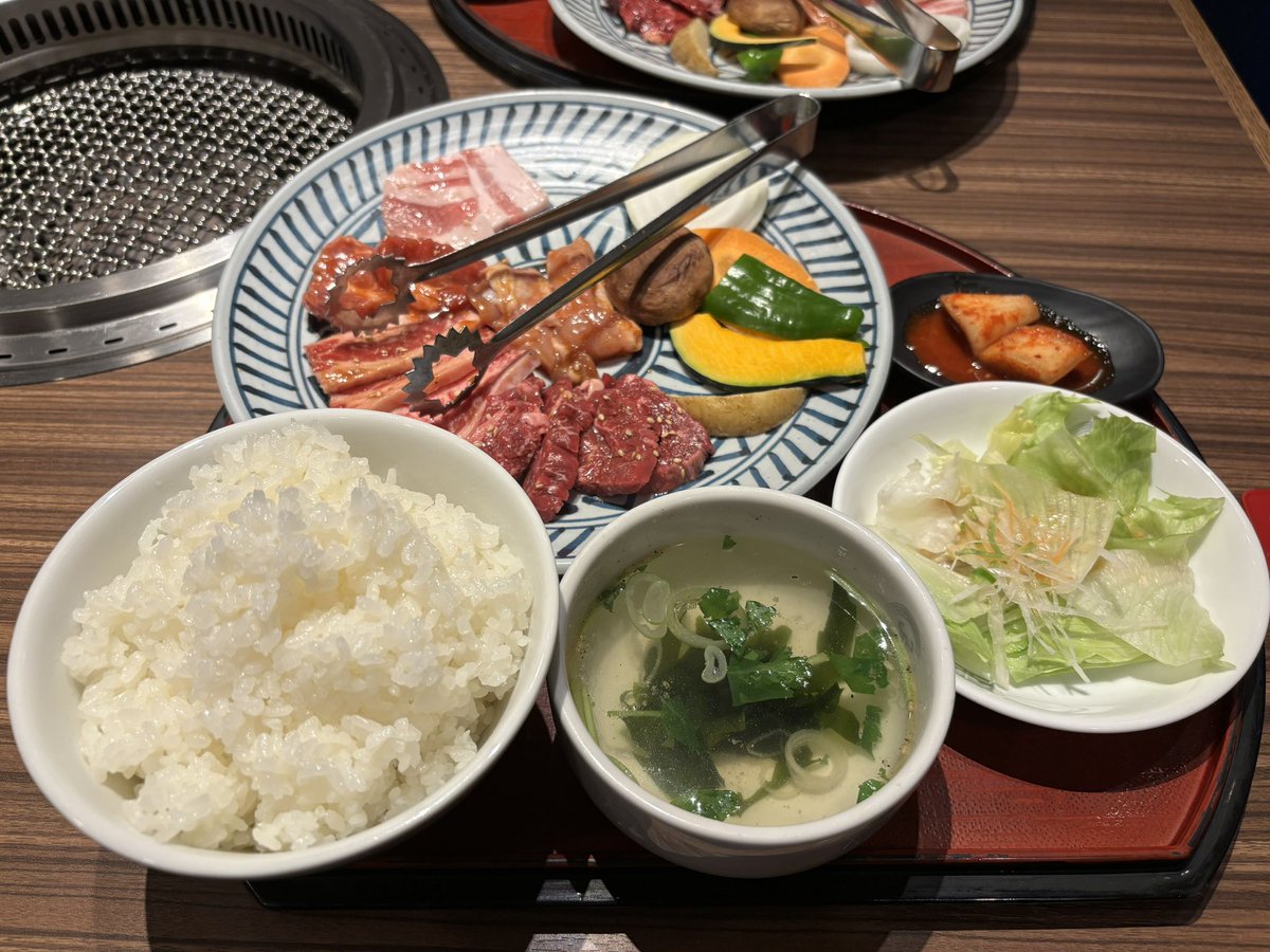 朝鮮飯店のミックスランチです。
気軽に昼焼肉できるの良いですよね。
基本個室なので周り気にせず食事できます。
#ピクトレ #前橋めし