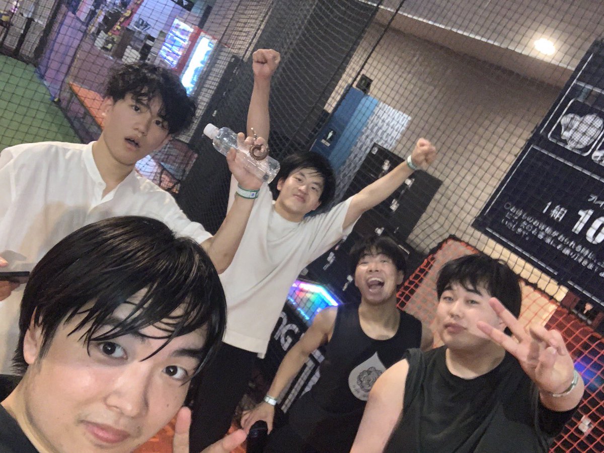 24Chocoletz's tweet photo. 【27期:新3年 ひろき】

CHOCOLETZは音楽好きから大学生活を謳歌したい人まで色んな人が集まるサークルです！
大学で入るサークルに迷ってるそこの君！！ぜひ1度新歓に参加してみて下さい！待ってま〜す🤗

 #春から埼大  #春から埼玉大学 https://t.co/LyO4HImn0U