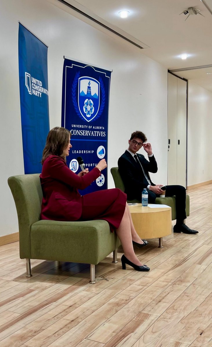 Thank you @ABDanielleSmith for joining me at our Campus Conservative fireside chat!

Students appreciated an honest discussions about the bright future this province has under this government. 

#ableg #abpol #canpoli #cdnpol #yeg