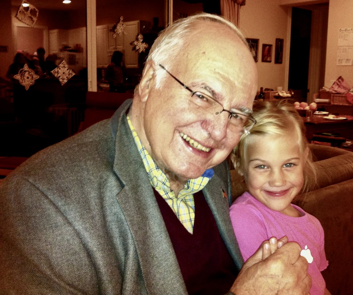 MichaelPakaluk's tweet image. Michael Novak and my daughter Lizzie from the years when I would teach with Michael a popular course on ”The 20th Catholic Intellectual Renaissance” (you know, that impoverished life) @CRPakaluk @AEI