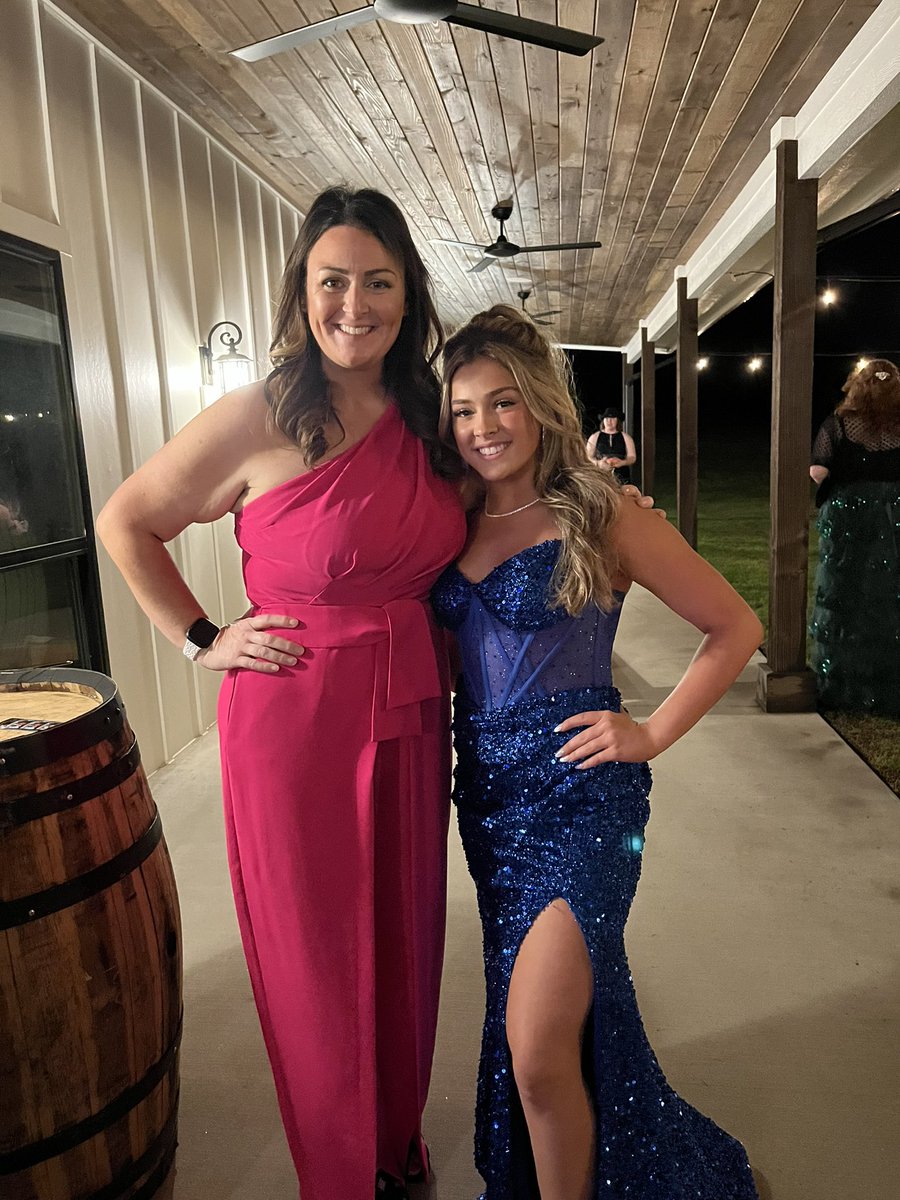 VAHS prom year 2…it’s always fun to get dressed up for these types of events 🥰