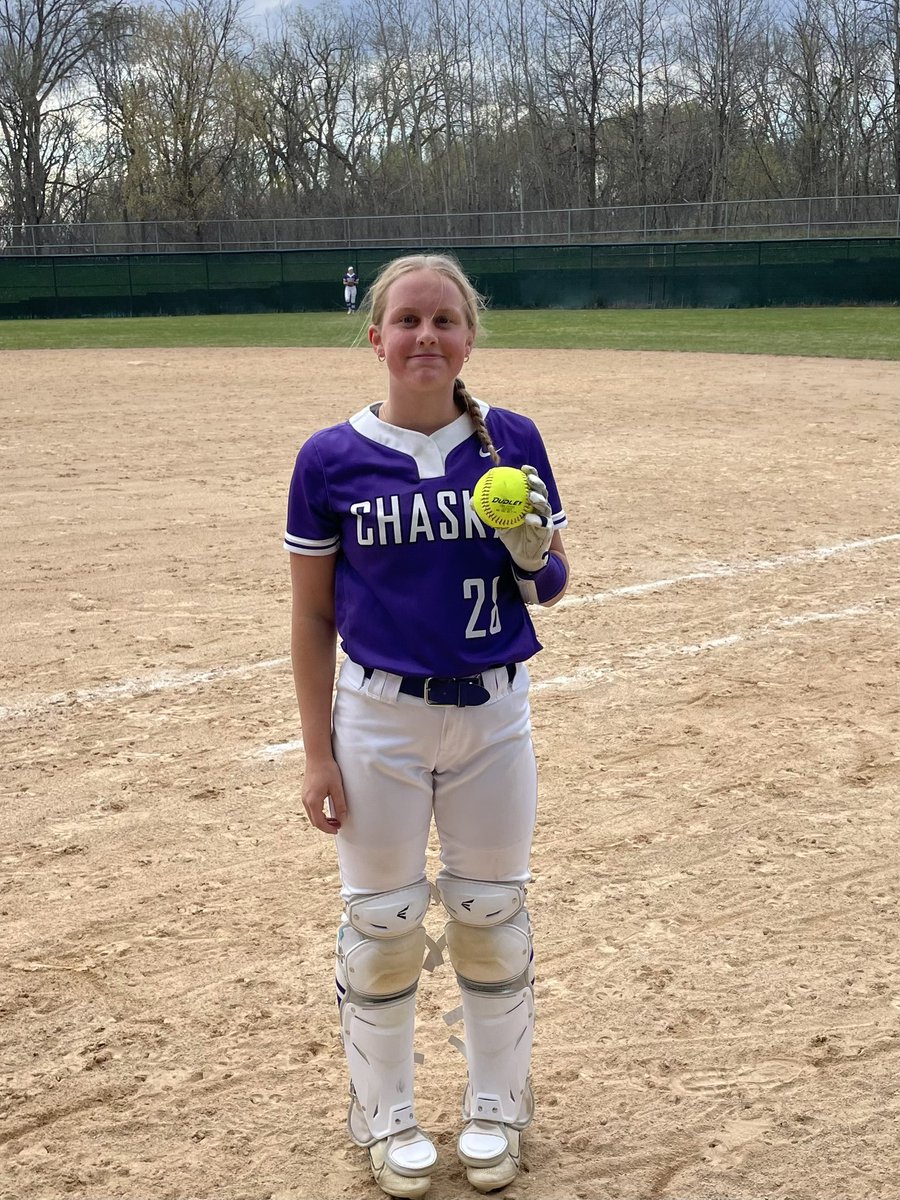 SoftballChaska's tweet photo. BIG TIME WIN FOR THE HAWKS!!!! In an offensive battle the hawks were relentless and didnโt give up and secured the win!! Shout out Laney on her 2 run homerun and Kenzie on her absolute moon shot that got taken away by the umps! #lilhawk #allgasnobrakes https://t.co/CBQVGGFR3H