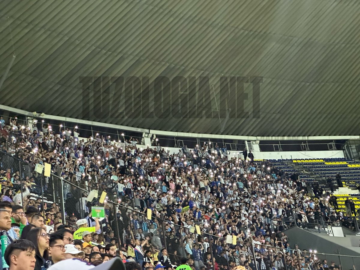 Tuzologia's tweet photo. 🔵⚪️ 4 palabras, 1 solo sentimiento 

TE JURO QUE TE AMO 💙🩵 https://t.co/QYEeu93Lis