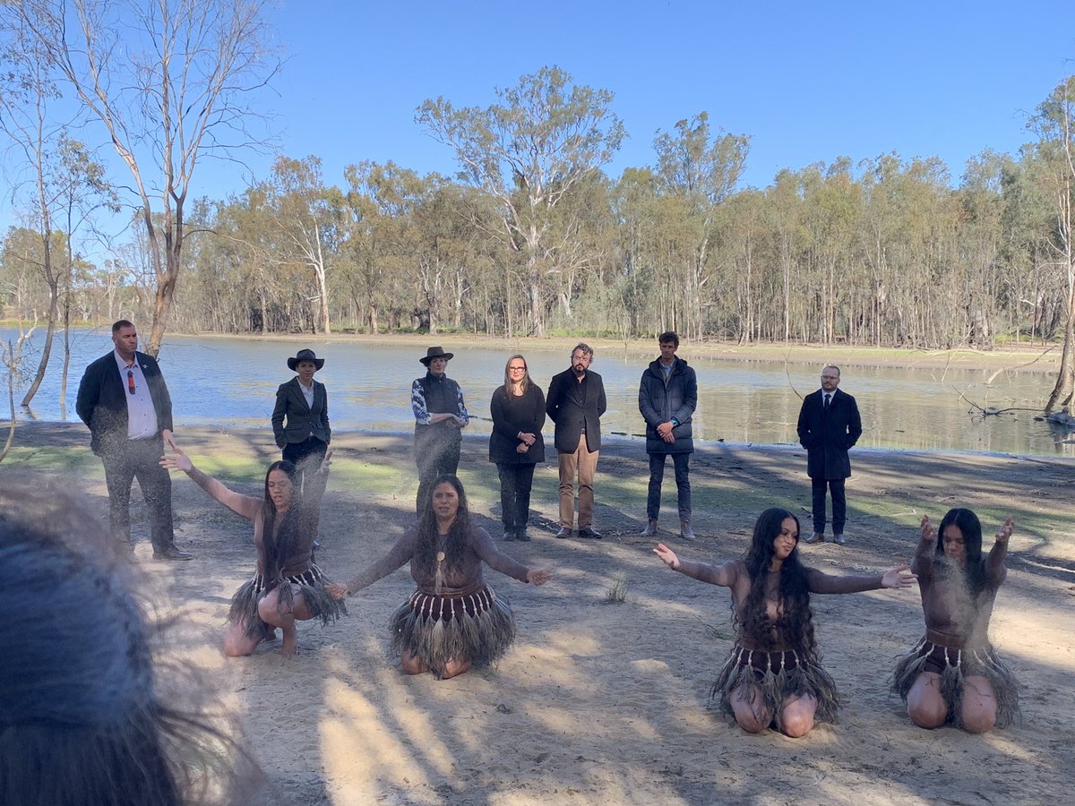 This morning’s hearing at Margooya Lagoon started with a welcome to country from Tati Tati Elders and dancers. Uncle Brendan Kennedy then gave evidence ahead of Water Minister Harriet Shing

#firstpeoples #victoria #water