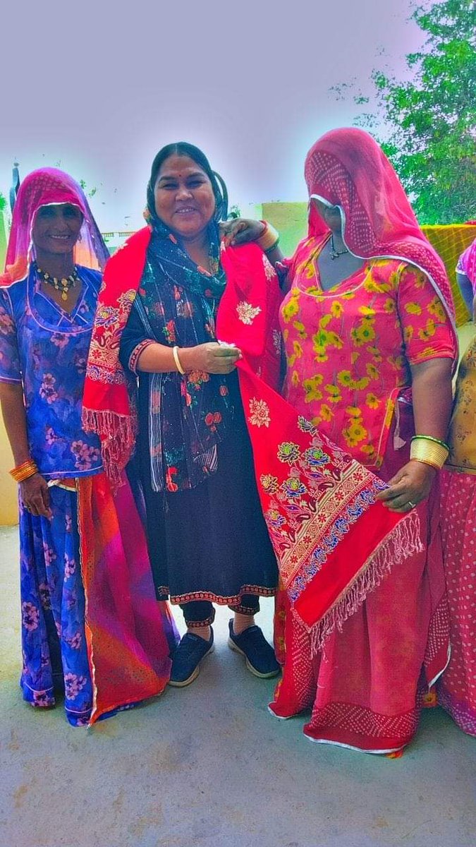 बाड़मेर जैसलमेर बालोतरा लोकसभा 
क्षेत्र से निर्दलीय प्रत्याशी भाई <a href="/RavindraBhati__/">Ravindra Singh Bhati</a> के समर्थन में बीएमपी राष्ट्रीय उपाध्यक्ष एवम् राजस्थान राज्य प्रभारी Nisha Waman Meshram के साथ आज शिव विधानसभा क्षेत्र के ग्राम बीढानी में मीटिंग आयोजित कर भारी मतों से विजय बनाने की अपील की!
जय