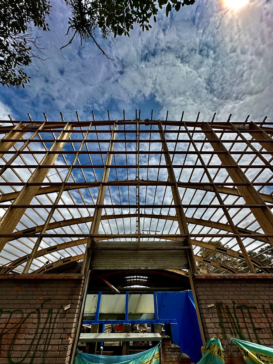 arqclaudiarueda's tweet photo. El bello edificio de la facultad de ingeniería Laboratorio de ensayos Hidráulicos LEH- UNAL sede Bogotá….avanza en su recuperación integral!!!! Reporte 23.04.24 https://t.co/ySOp3HWKAk