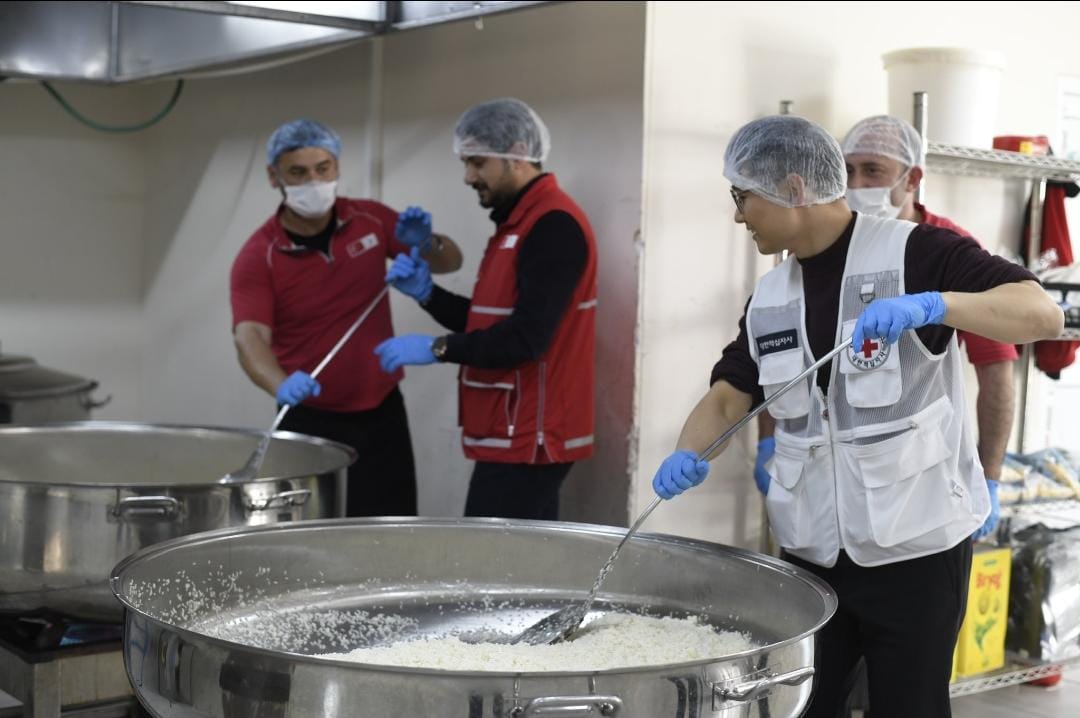 SGRedCross's tweet photo. In response to the ongoing humanitarian crisis in the Gaza Strip, the Singapore Red Cross (SRC) is sending its next tranche of support, valued at USD$600,000, to assist the affected communities. https://t.co/q3LMs6nX4A #sgredcross (1/2) https://t.co/L9j8d739eS