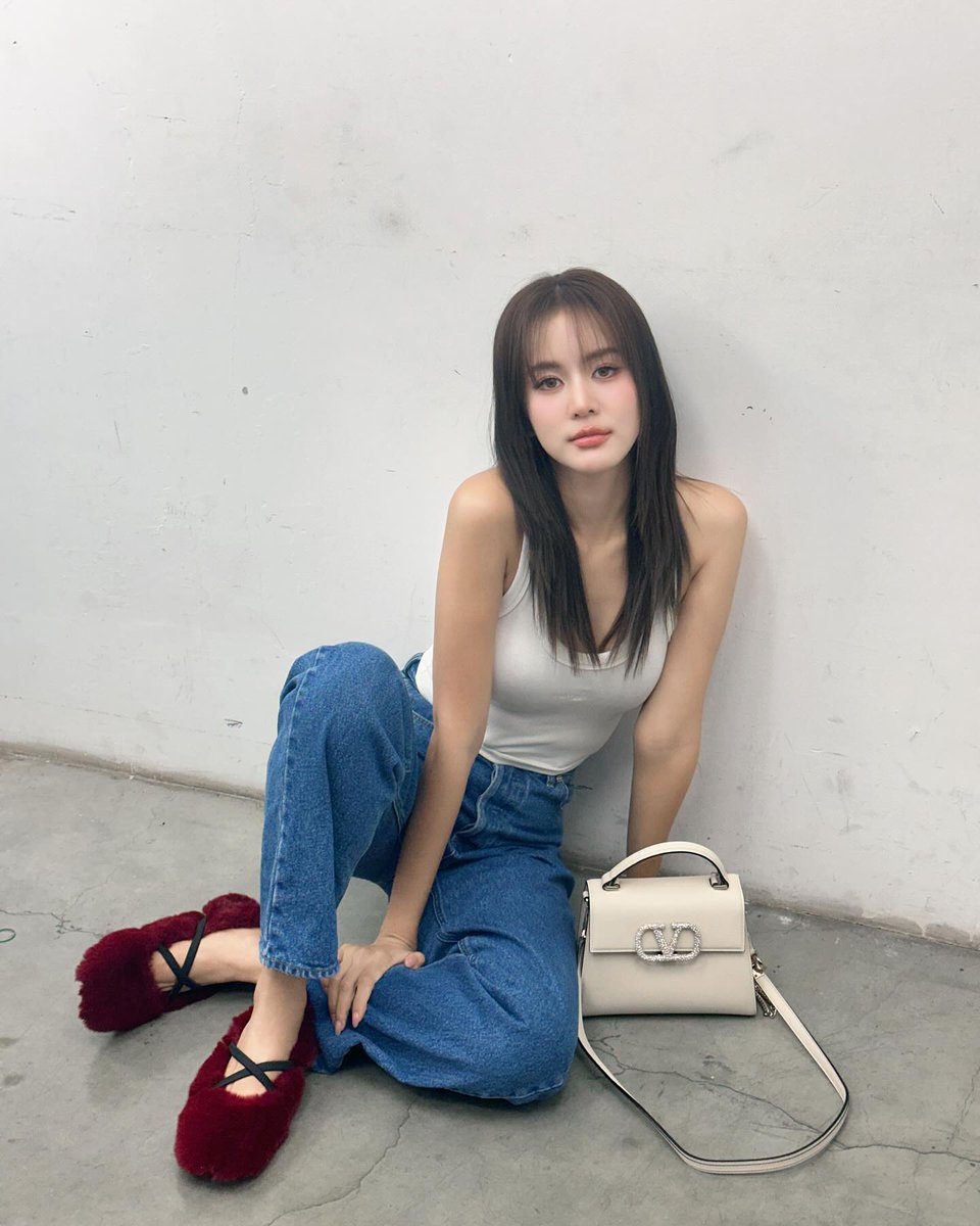 ChatMaylada's tweet photo. อยากจะเป็นตากล้อง เธอจะได้จ้องแต่ตาเรา งื้ออ รักเค้าา 😝🤍🎀
@maisonvalentino
#VALENTINOGARAVANI #VSLING #ValentinoLÉcole
💗💗💗💗💗💗😍😍😍😍😍😍
@bowbowmldss #bow_maylada #โบว์เมลดา
Cr. 💗💗💗💞 @bowbowmldss https://t.co/lyg7uudM7A
