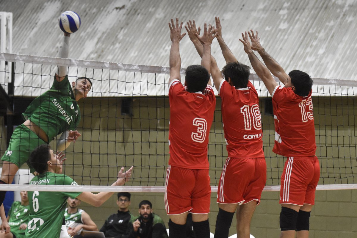 #Vóley 💪 ¡Ganó River! 🏐❤🏐 ✅ El Millonario venció 3-2 (22-25, 25-20, 22-25, 25-22 y 15-12) a Ferro en Caballito, por la segunda fecha del Torneo Metropolitano.