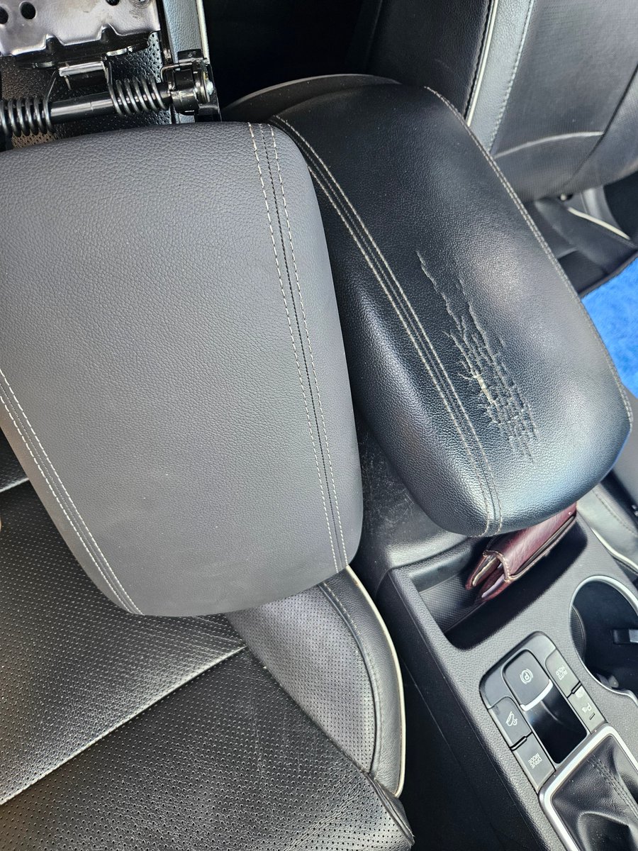 Thabo1987's tweet photo. @KiaSouthAfrica 

So  Kia fourwayrs orders grey replacement panels for the 2020 kia sportage.

They tell me that grey panels will turn black overtime, this is the same lie i was told to say the panels are made of leather. can leather crack like this? 

What level of lies is this? https://t.co/AgDthcQ21R