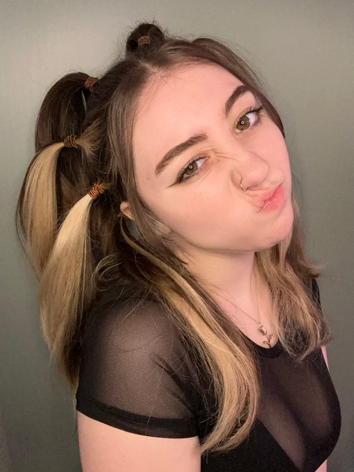 *mogs you* https://t.co/cJqQT1sA7L<a href="/tag/minecraft"class="tags"><span>#minecraft</span></a><a href="/tag/gamergirl"class="tags"><span>#gamergirl</span></a><a href="/tag/onlyfans"class="tags"><span>#onlyfans</span></a><a href="/tag/egirl"class="tags"><span>#egirl</span></a>