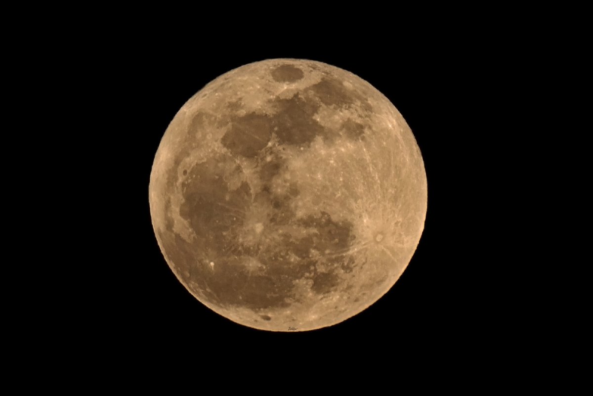 Gorgeous full moon over the Valley tonight! This is known as the 'Pink Moon', due to its occurrence during the same time as pink springtime flowers. Thanks to Kohinoor Kar for this shot. Got pics? Send them to share@abc15.com #abc15 #abc15wx #abc15arizona #phoenix #fullmoon