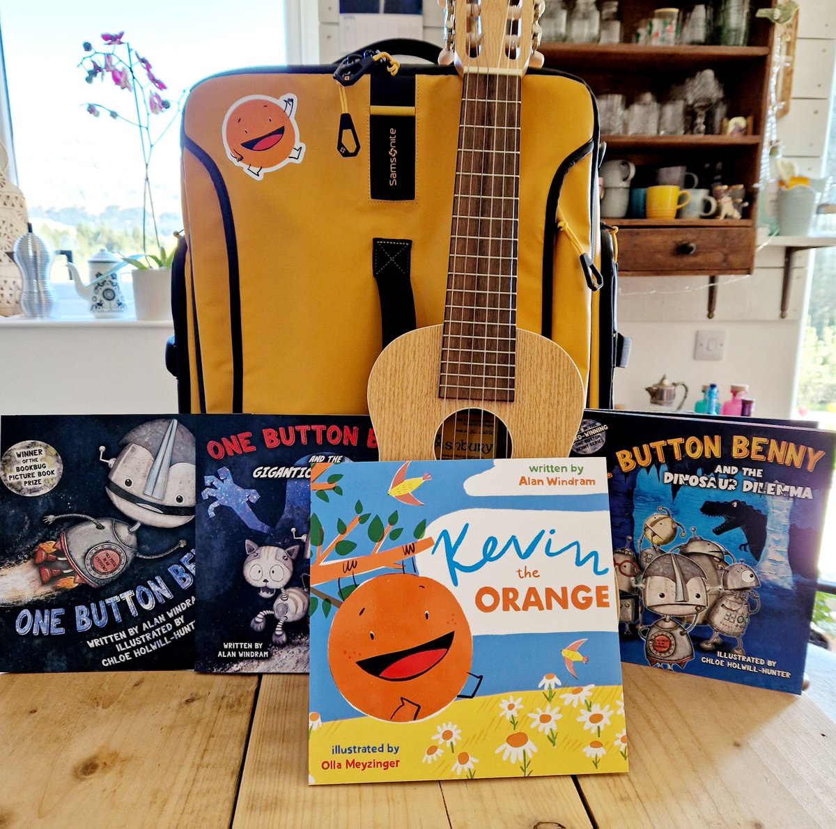 It's #AlanOnTheRoad time as I head off for @BookPaisley with schools events tomorrow and a #Soldout Family Day event on Saturday. #OneButtonBenny #KevinTheOrange and I can't wait to wait to meet loads of children and families for #stories #songs and #dancing 📚🤖🍊#pbf24