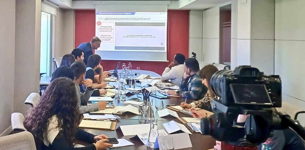 Unión Profesional celebra una nueva edición de Inicio Profesional, en esta ocasión orientado a las personas refugiadas junto a <a href="/ACNURspain/">ACNUR España</a>.