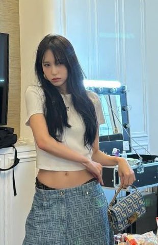 grumpy Mina looking so hot like she can step on me🔥🔥 #미나 #MINA #ミナ ...