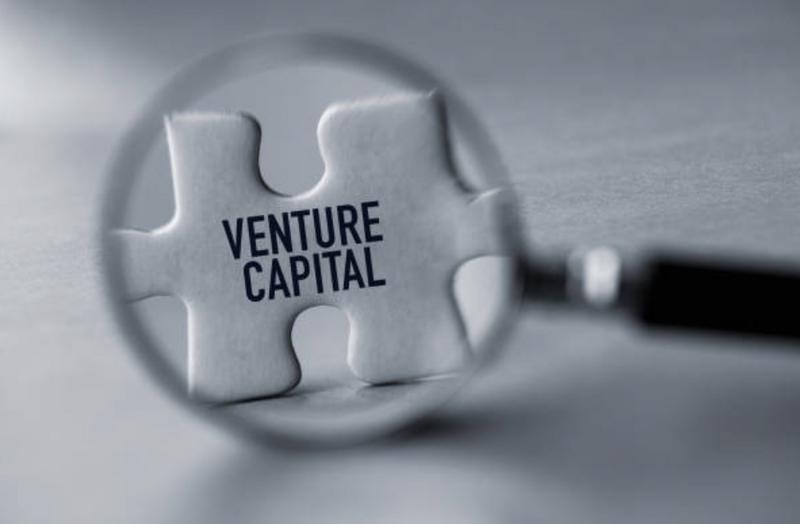 #VentureCapital faces the end of the 'megafund' era as a sustained slowdown persists in Q1 2024, with limited exit options hampering fundraising. @ft shares more here: ft.com/content/db1f79…