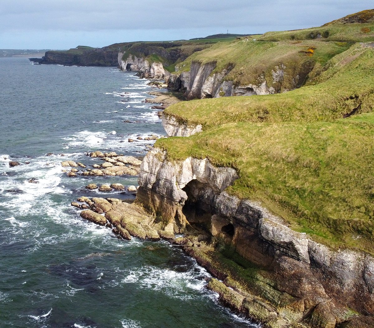 Whiterocks Beach #whiterocks #causewaycoastalroute #causewaycoastandglens #portrush #northantrim #dronephotography