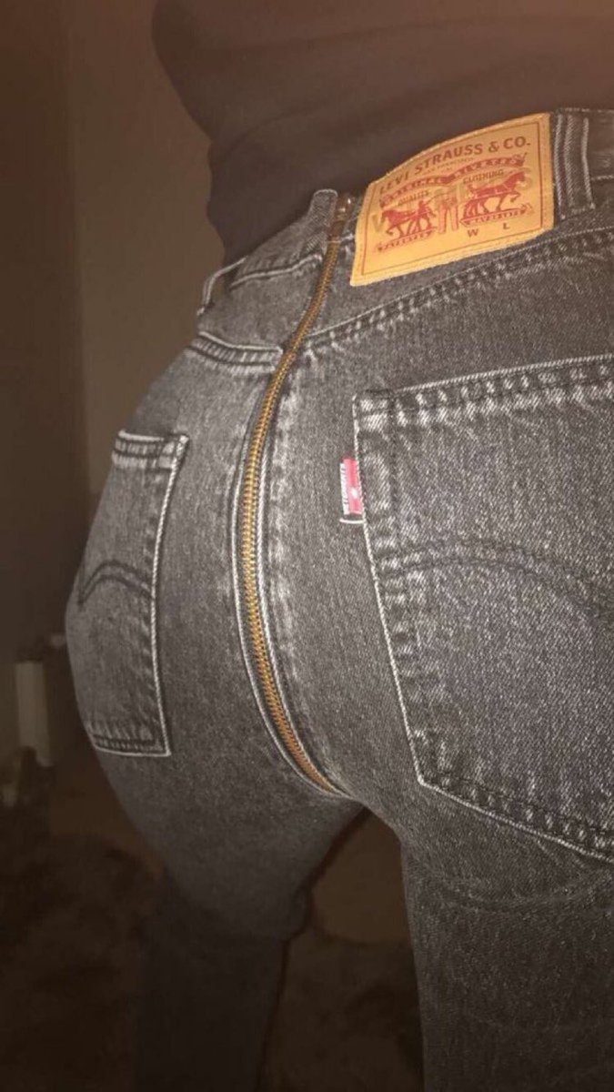 When did Levi’s start putting easy access zippers in the back though? 😅