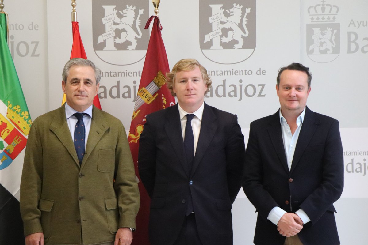 👤 El alcalde de #Badajoz, Ignacio Gragera, ha mantenido esta mañana una reunión con el consejero de Gestión Forestal y Mundo Rural de la #JuntaDeExtremadura, Ignacio Higuero.