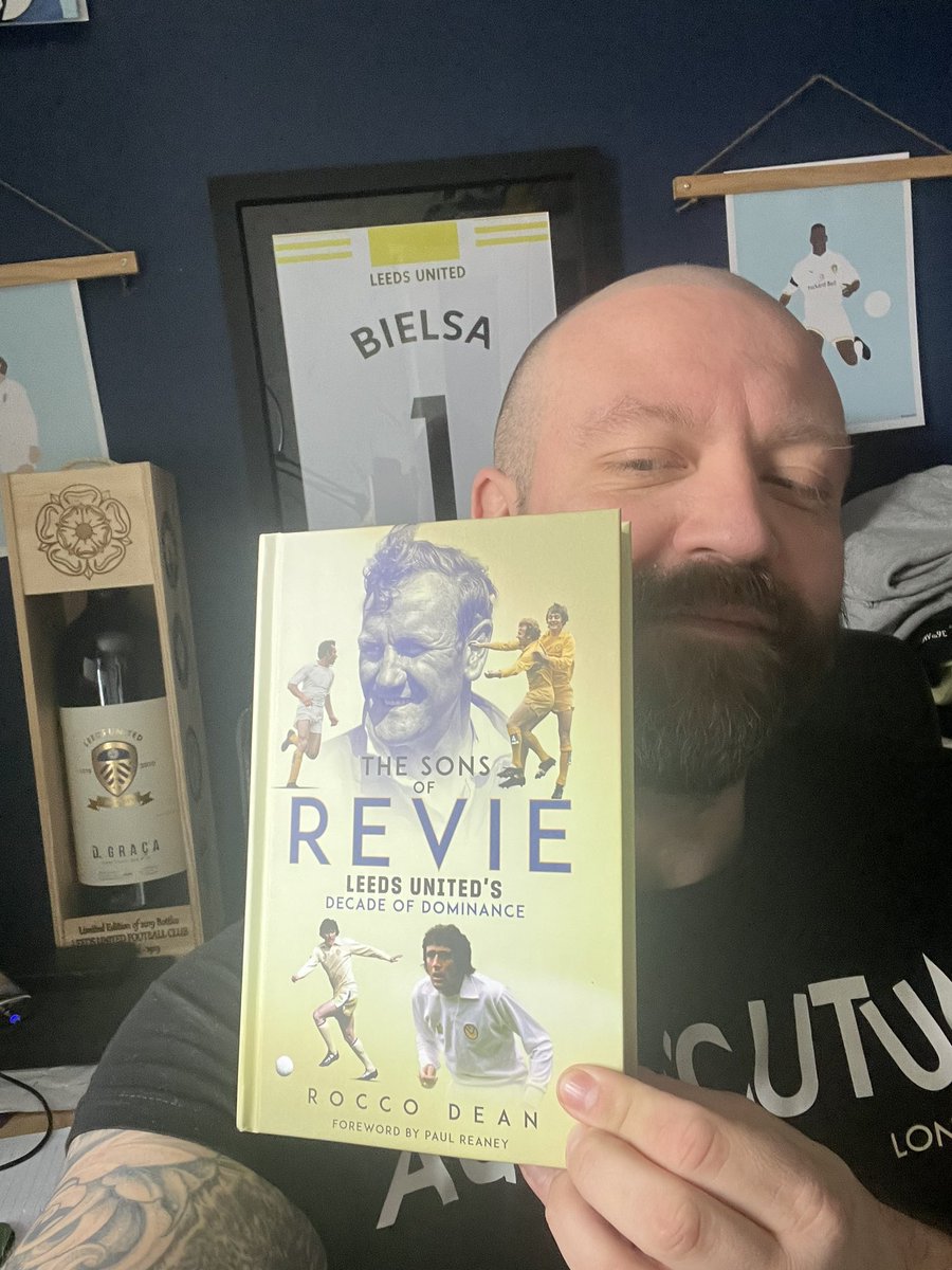 Love a delivery day. 😍

Some holiday reading while I’m away next week with the girls.

Thanks @roclufc 

I believe you can contact him directly if you’d like to purchase a copy. And he might even sign it if you ask him nicely?

#LUFC