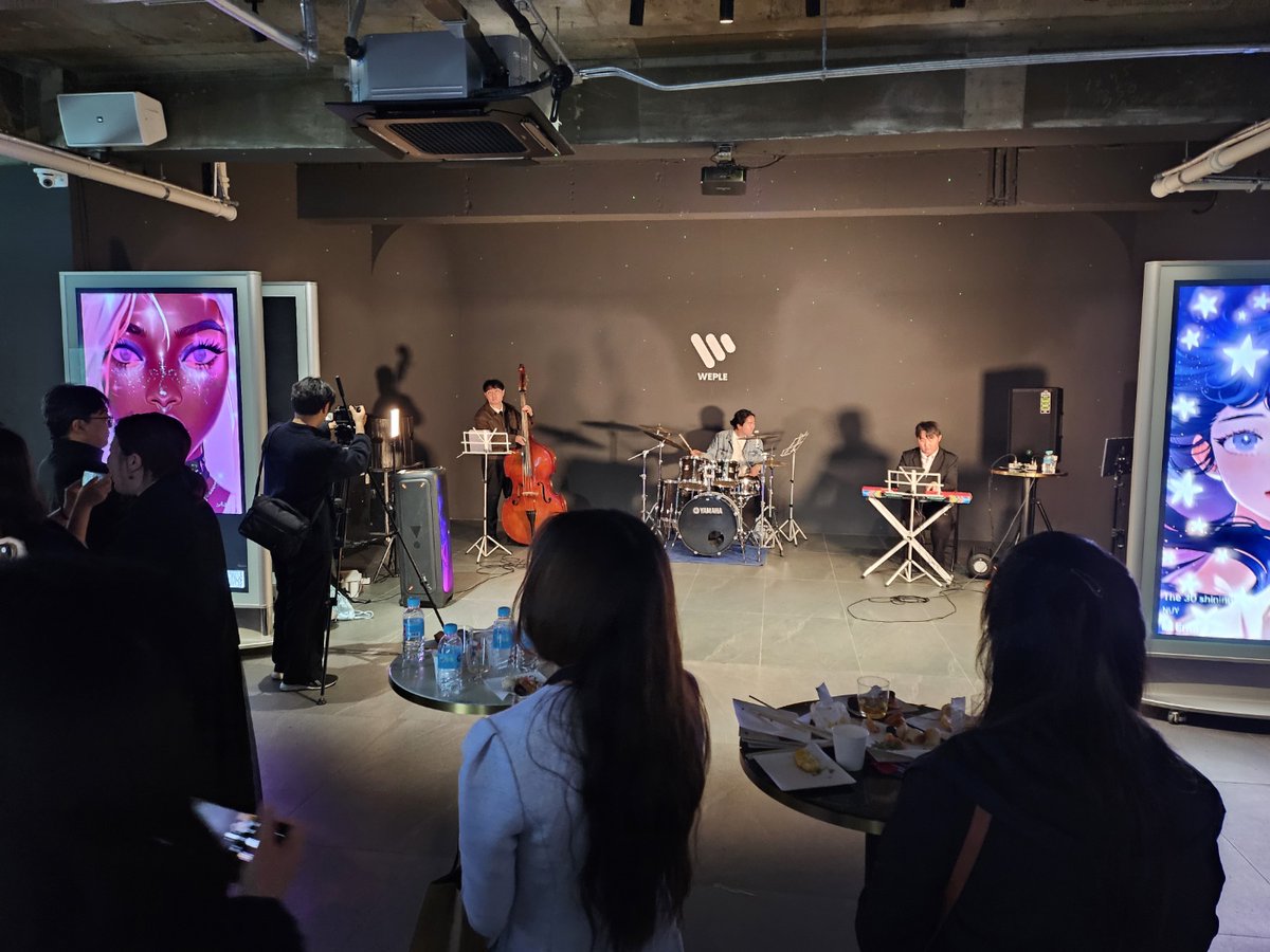 OfficialWeple's tweet photo. 🎉 [THE IDENTITY of AN ARTIST]
Exhibition at WEPLE to Celebrate the Launch of ENTA

ENTA × WEPLE × ArtNGallery

To commemorate the launch of Hyosung's ENTA app, WEPLE hosted a successful open call exhibition featuring artworks from 155 artists✨

The exhibition included art displays, creator goods events, artwork lectures,
a performance by the Im Sang-jin Trio, catering, DJ parties, and more.

The exhibition was filled with diverse events and programs, enjoyed by many visitors 🎁

■ Schedule
· Exhibition: April 19 (Fri) - April 20 (Sat) 10:00 AM - 6:00 PM
· Party: April 20 (Sat) 2:00 PM - 8:00 PM

WEPLE always supports artists' creative activities ♥️🫶🏻
Until the day when every day is filled with art!

#WEPLE #DigitalArt #Web3 #ArtGallery