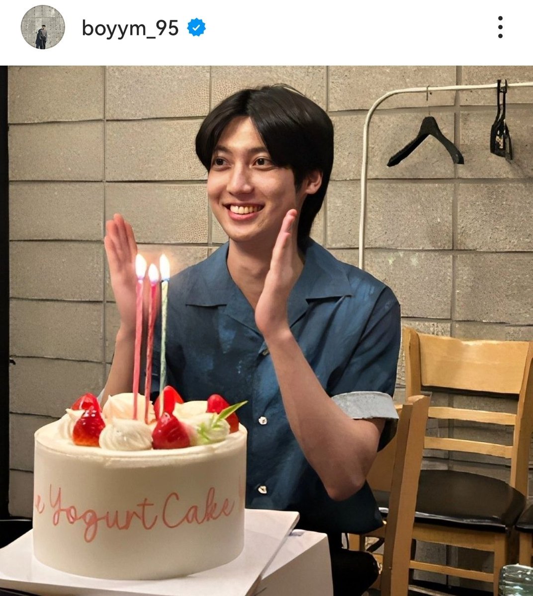 Titra_eye's tweet photo. น่ารักกกกก มาอัพแบบต่างสไตล์🤣
น้องแฝดเติบโตกันไปอีกปี🥰🎂❤️❤️
#YOUNGMIN #KWANGMIN #보이프렌드 #BF #영민 #광민 #HAPPY_KWANGMIN_DAY #HAPPY_YOUNGMIN_DAY https://t.co/mvZTjqrvhW