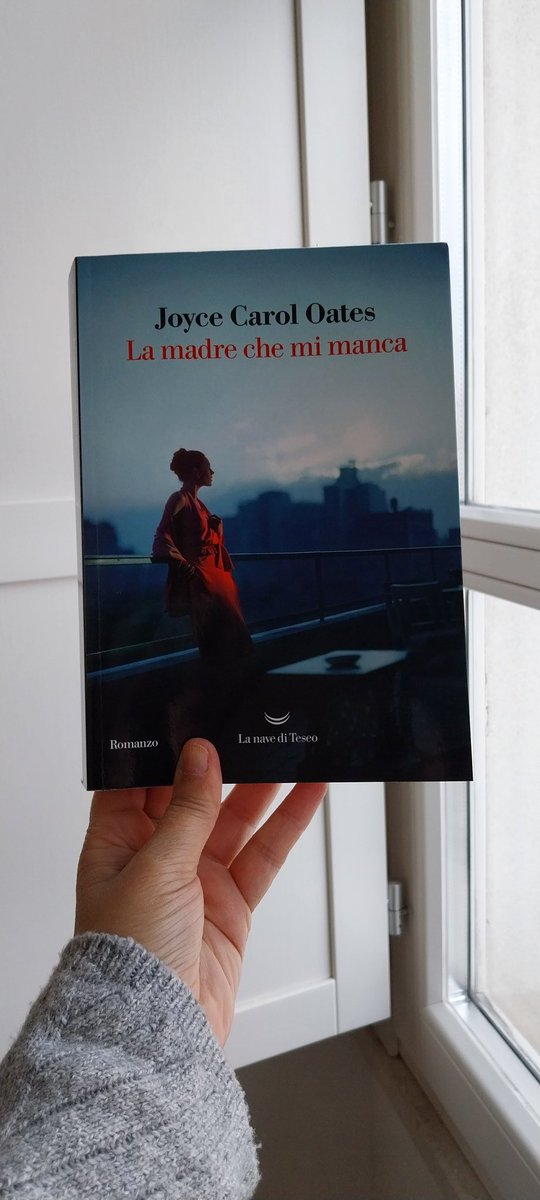 La Regina @JoyceCarolOates. #LaMadreCheMiManca. I temi a lei cari: traumi familiari, il rancore e la forza del perdono Grande potenza narrativa . Grazie @lanavediteseoed @eugenio_lio @lucalemax @debo_words @CrocifissoDent2 @molinotto @mcarlotto56 @Mattatoio_5 @lettorincallito