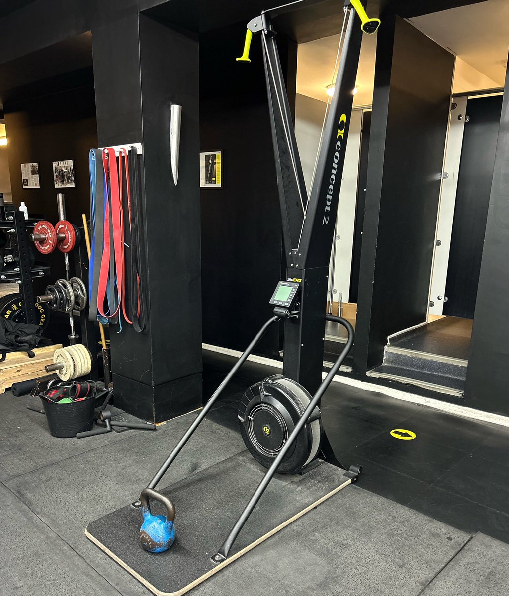 barryprotrainer's tweet photo. 45 SECONDS SKI ERG. STRAIGHT IN TO 45 SECONDS KETTLE BELL SWINGS. 

GOING AT IT BALLS TO THE WALL.

REST FOR 1 MINUTE. THEN REPEAT FOR 8 ROUNDS.

#cardio #cardioworkout #hitworkout #hittworkout #hearthealth #over40fitness #gym #fit #fitness https://t.co/I6frg3qVWN