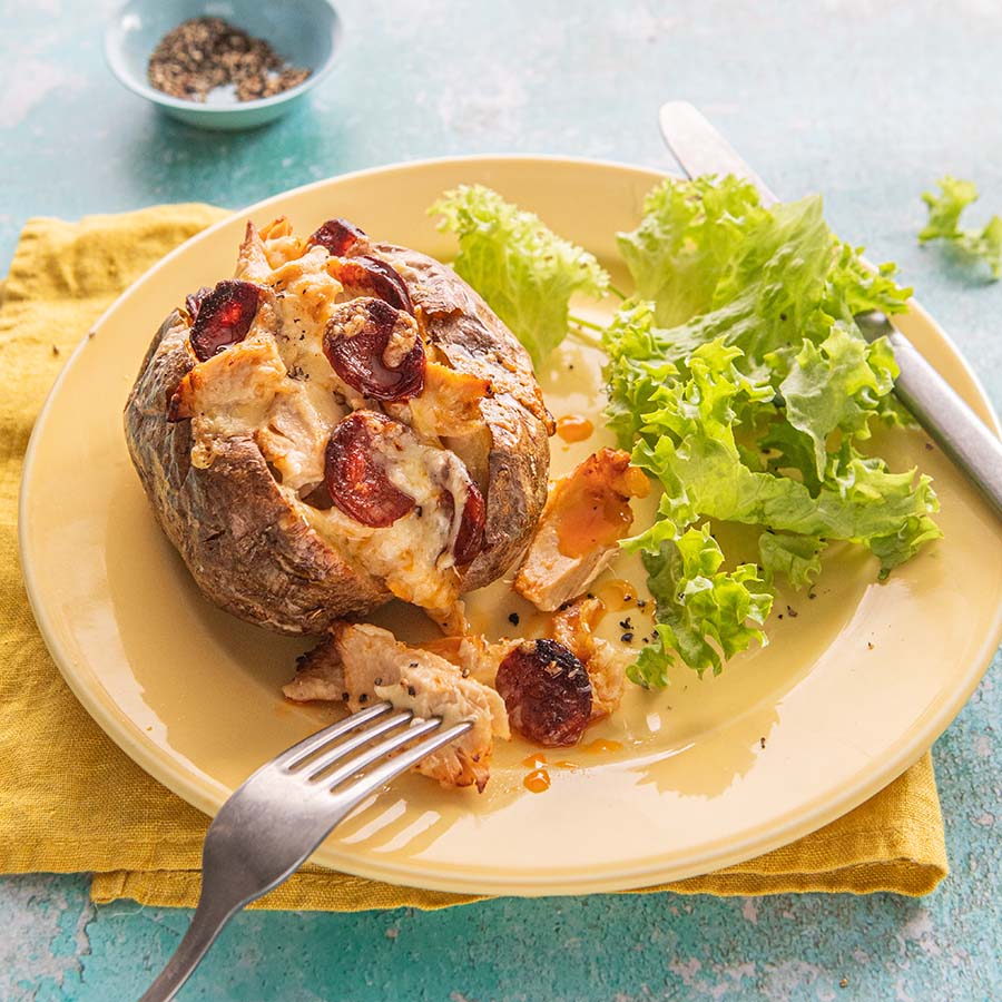 Air Fryer Tuna & Chorizo Baked Potato 🍽️ Serves - 2 🔥 Calories - 557 👨‍🍳 Cooking - 50 mins Recipe: boredoflunch.com/recipes/air-fr… #airfryer #bakedpotato #lunch #lunchideas #healthyrecipes