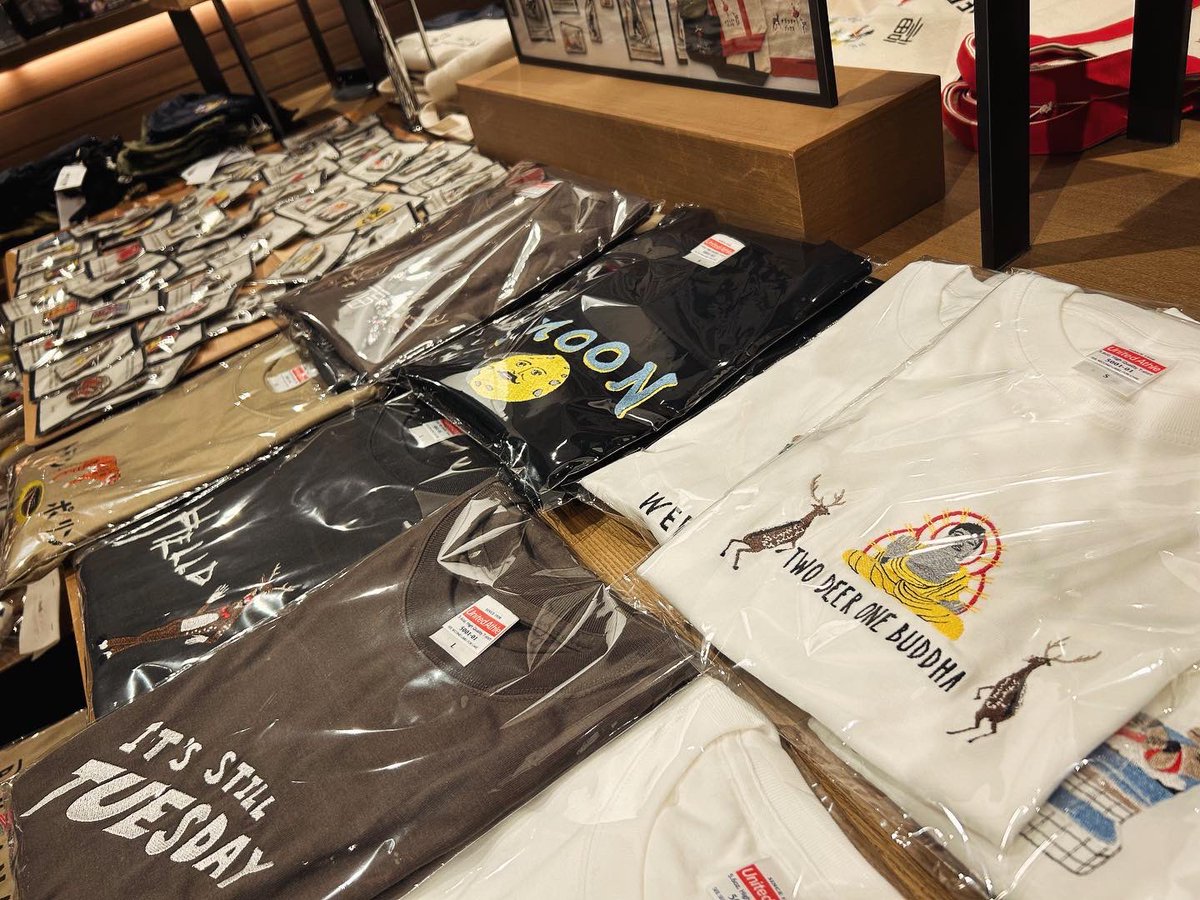 nara_tbooks's tweet image. 【フェア】

『slowth POP UP SHOP』
4/23-5/9

見れば見るほど、そのクセの強さが堪らなく癖になる刺繍が今年も帰って来ました！
奈良 蔦屋書店4周年記念デザインのトートバック＆サコッシュも製作して頂きました🦌

#奈良蔦屋書店 
#slowth