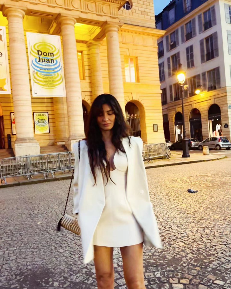 #Repost #TubaBüyüküstün 🤍
 I am here to listen if you’re ready to talk..
and then i will tell you a story if you’re willing to be here to look into my eyes..
From a nice evening.. #paris #darkblueandmoonlight #white 🤍with my favorite white coat..