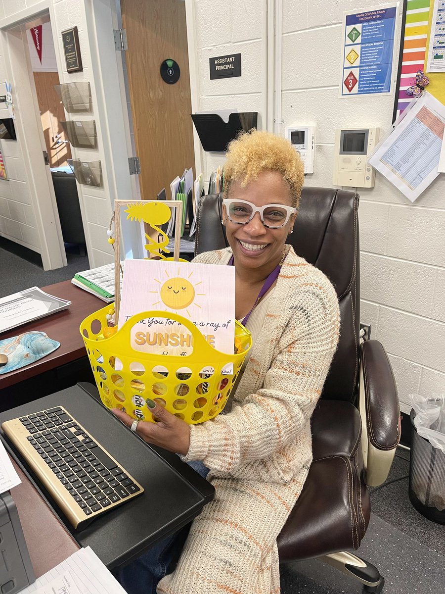 dabelt3's tweet photo. Happy Administrative Professionals Day to Ms. Parham! Thank you for ALL that you do for CCES!! @TigersCCES https://t.co/nCkFg8eK9f