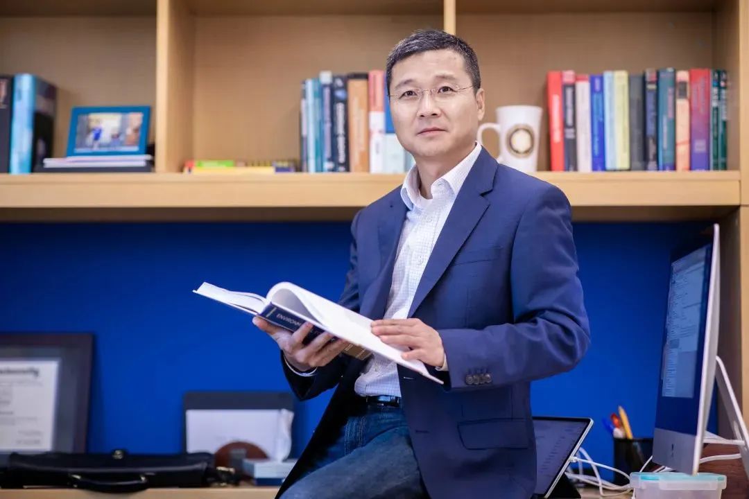 DKU professor Junjie Zhang explores sandstorm smog's impact on cinema audiences in study 'Economic Impact of Climate Transition Risks: An Empirical Study Based on Chinese Firms'. read more @ bit.ly/4aHuNtw #DKUfaculty #DKUresearch #environmentaleconomics