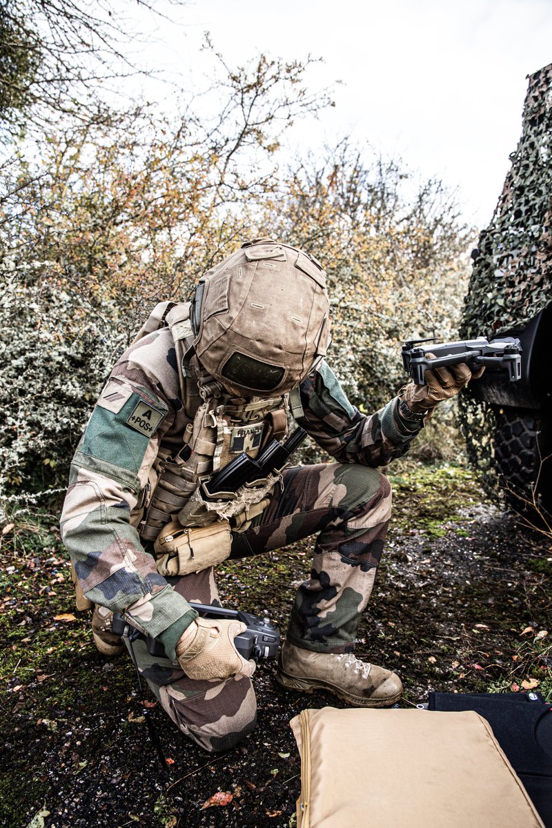 #CapaciTerre Dans le cadre de la #LPM, le régiment a récemment reçu une nouvelle livraison de drones PARROT ANAFI USA. Ces nouveaux drones sont déjà pleinement opérationnels et sont utilisés quotidiennement par nos Diables Noirs. 📸: BRI Lisa B/Armée de Terre/Défense.