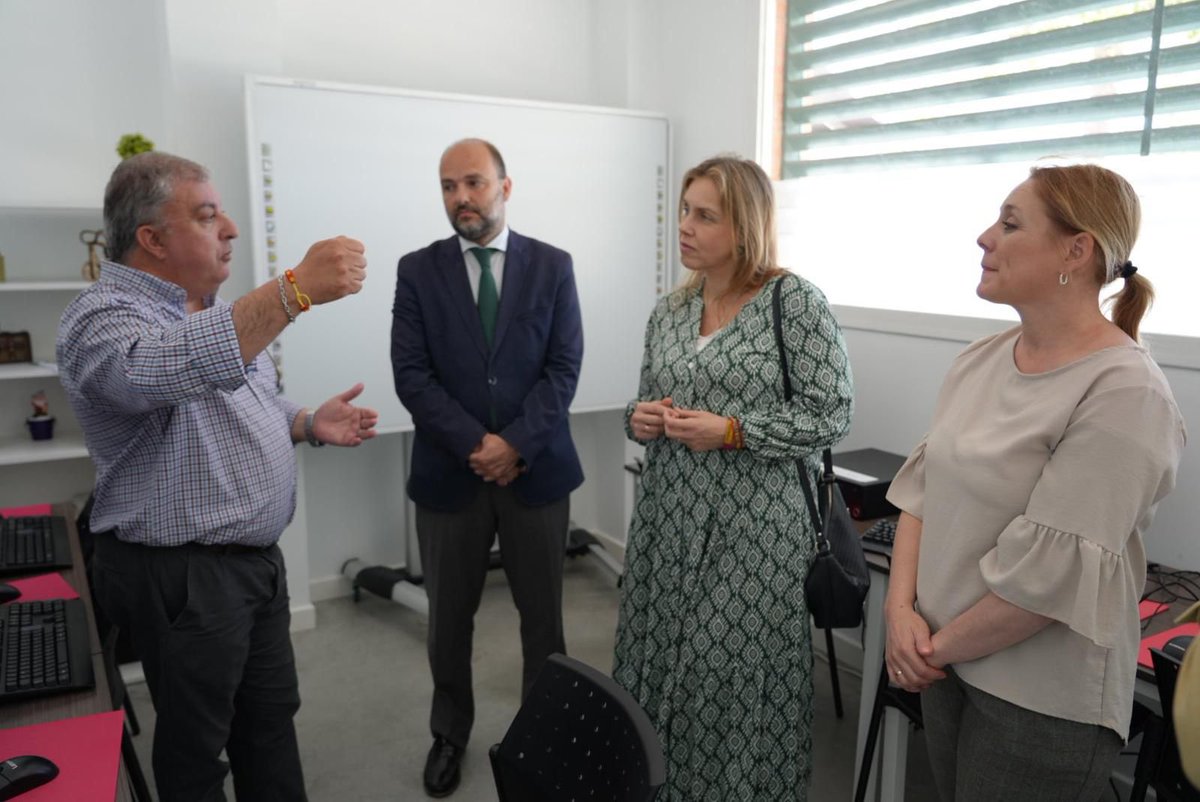 VOX Sevilla capital tweet media