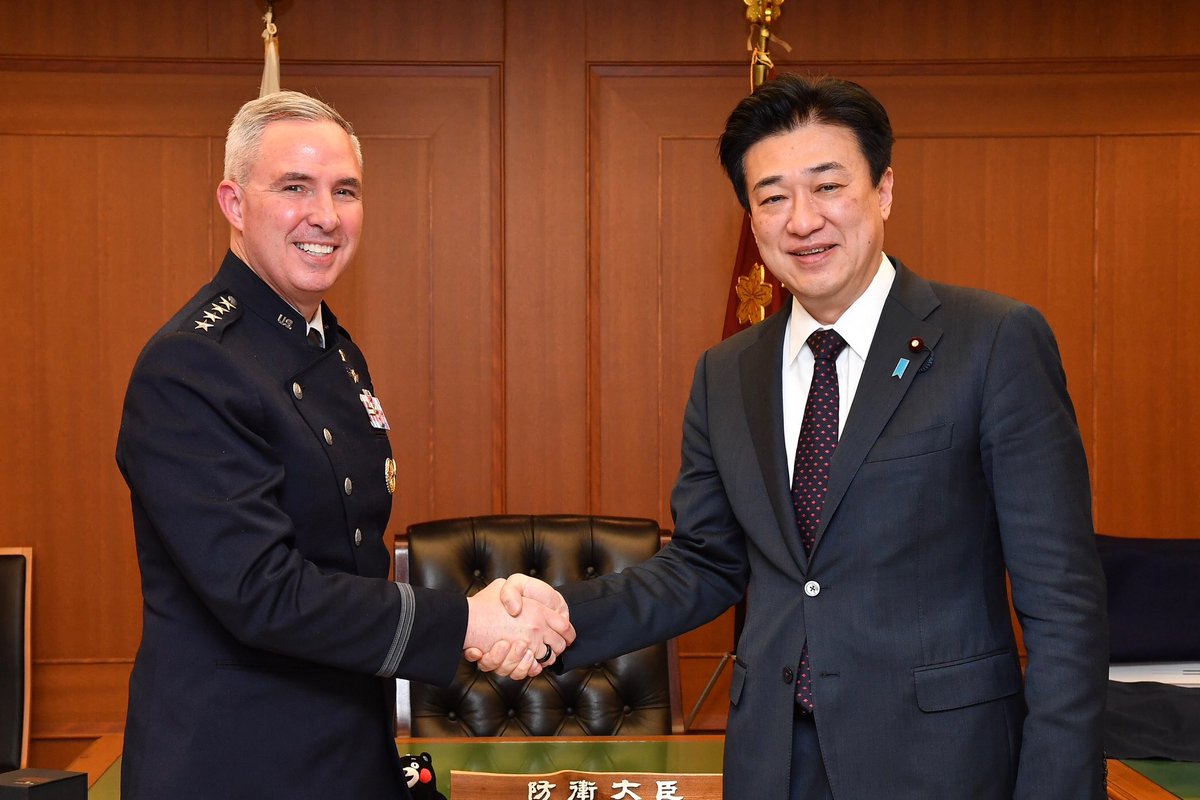 General Whiting, Commander @US_SPACECOM visited the Japan Ministry of Defense and gave a courtesy call on DM Kihara on Apr 24. During the meeting, they confirmed to accelerate bilateral cooperation including Space Domain Awareness (SDA) to further strengthen #JapanUSAlliance.🇯🇵🇺🇸