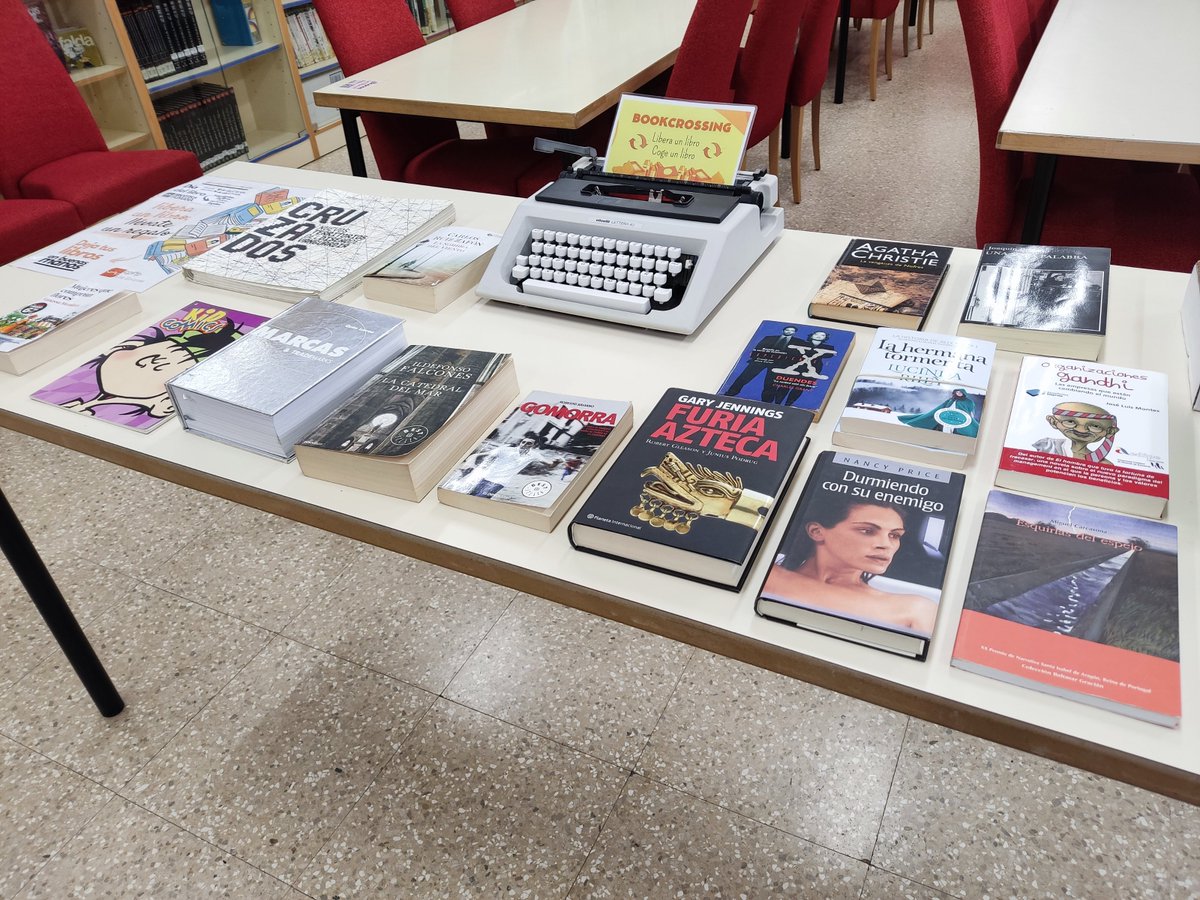 cpilosenlaces's tweet photo. ¡Hemos celebrado el Día del Libro en el CPIFP Los Enlaces!  Con una zona de intercambio de libros, dulces y una exposición sobre libros prohibidos! 📷📷 Una jornada para celebrar la diversidad de la lectura y la libertad de expresión. #DiaDelLibro #CPIFPLosEnlaces https://t.co/kT0XKutgrT