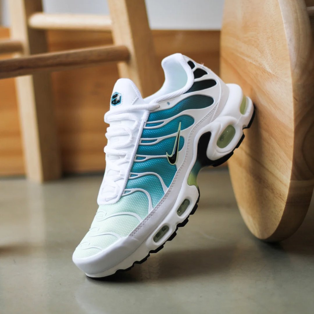 nike wmns air max plus tn se barely volt