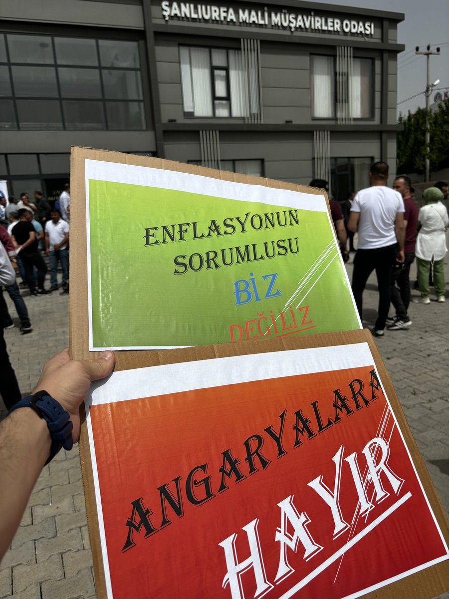 #MuhasebeYanginYeri 
Artık sesimizi duyun 
Angaryaya son.
Enflasyonu biz yapmadık 
Yeter artık biran önce gerekli adımların atılması gerekli düzenlemelerin yapılması gerekmektedir.
Acilen kota getirilip kamu adına yaptığımız hizmetlerin karşılığının verilmesi gerekiyor..