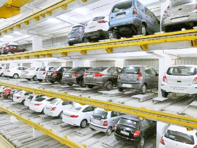 #Hyderabad: Fully Automated Multi Level Car #Parking Complex @ Nampally Metro station 15 floors - 144,400 Sft To acomodate more than 250 two-wheelers and 200 four-wheeler vehicles Many more MLCPs may dot across the high density & congested locations of Hyderabad soon