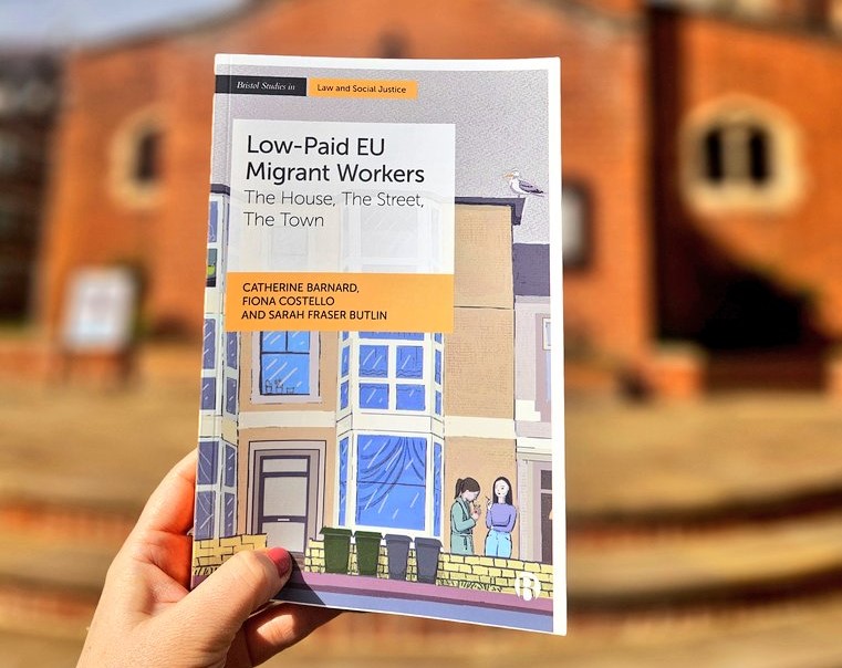 🚨 OUT TODAY 🚨 📚 'Low-Paid EU Migrant Workers, the House, the Street, the Town' by @CSBarnard24 @fiona_costello @SFraserButlin is now out with @BrisUniPress! The book explores the lives of EU migrant workers in the UK following Brexit & Covid-19 👇 bristoluniversitypress.co.uk/low-paid-eu-mi…