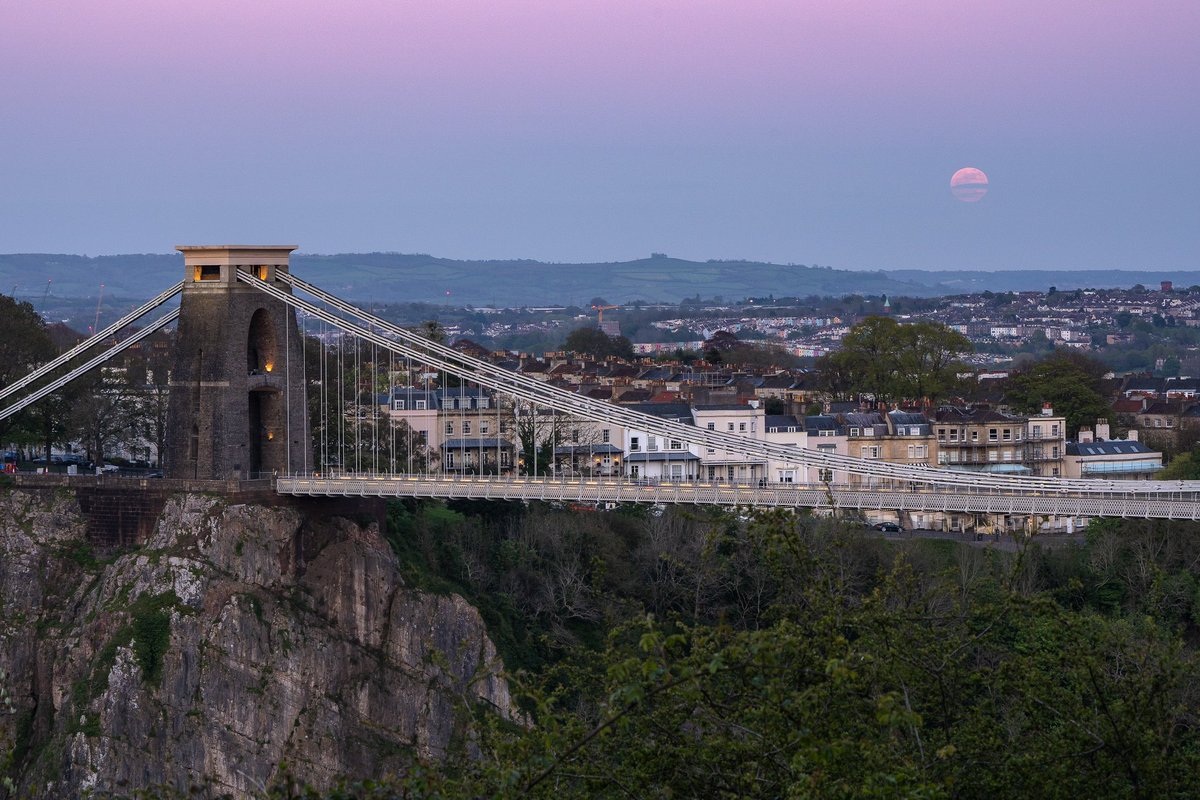 The full moon rising over Bristol yesterday evening @BBCBristol @BBCRB @skyatnightmag