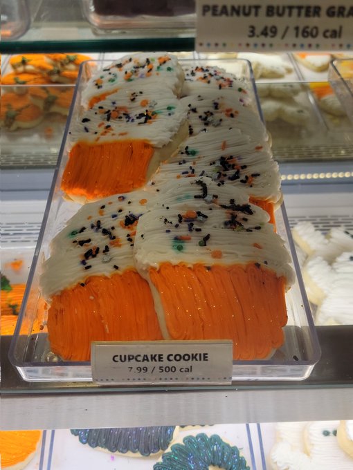 SweetSpotBakes's tweet photo. Come to sweetspot bakeries for the best tasting cupcake cookies youi can find around.
#sweettooth #cookies #cookie #cupcakecookie #sweetspot https://t.co/OYuF0hFooK