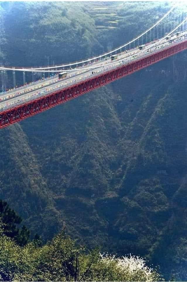 📌〽️🗣️ÇİN'İ KINIM KINIM KINIYORUM! 📌Çin'de dünyanın en büyük asma köprüsü açılmış.Çinli halk 4 kişi bir odada kalıyor sokak pislik dolu halk bankta yatıp kalkıyor ama köprü yapmışlar tüh ahlaksızlar millete bakmıyorlar birde köprü yapıyorlar sanki köprü yiyecekler😉😉