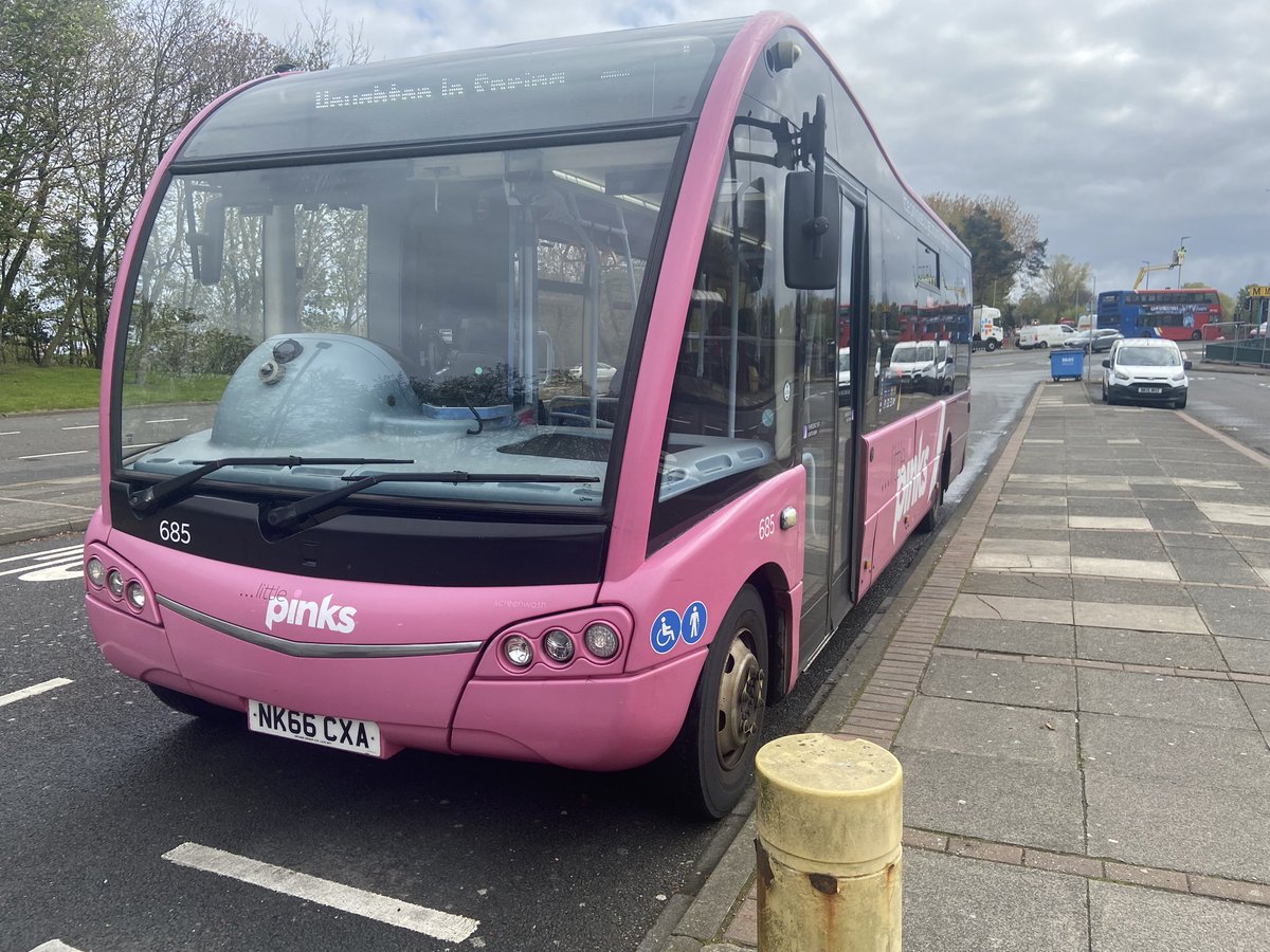thatNEbusdriver's tweet photo. Bit of an oddity this morning! A #littlepink on the 4s to start the day.

#busdriver #oddworking #optare #solo https://t.co/tzbVWPalTn