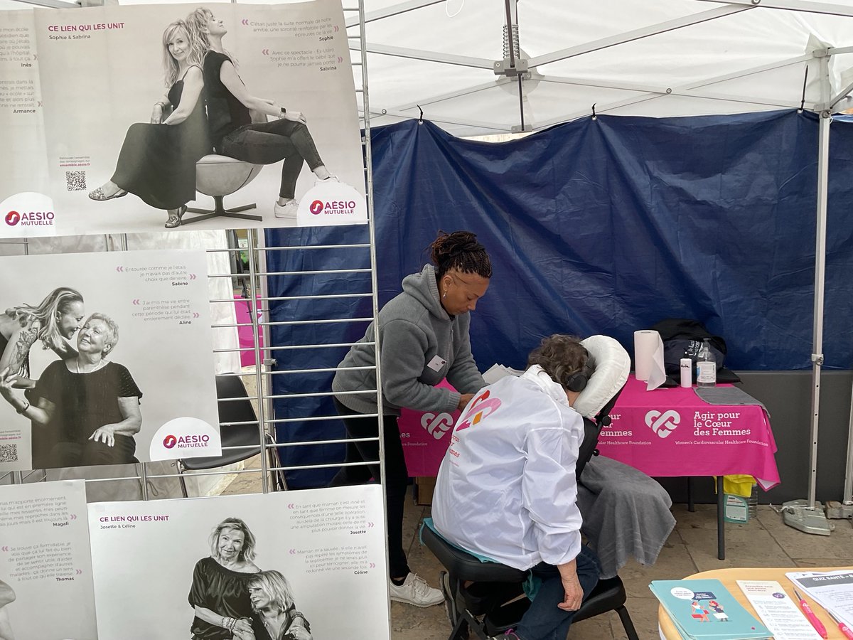DevilleOPC's tweet image. ⁦Le village santé et le bus du cœur ⁦⁦@villemontauban⁩ accueillent l’exposition « Ce lien qui nous unit » sur le stand ⁦@AesioMutuelle⁩ . Les massages assis réconfortent les passants qui ont complété le quizz santé Bus du cœur pour s’accorder une pause bien-être