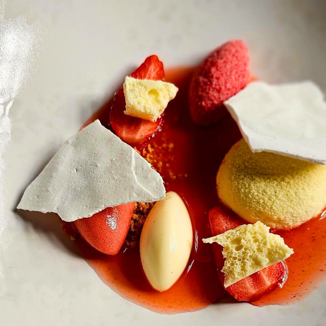 Introducing our new Unruly dessert: Gariguette strawberries, elderflower mousse, white chocolate and meringue. 😍😍

#dessertlover #foodie #foodielife #dessertheaven #theunrulypig #cheflife